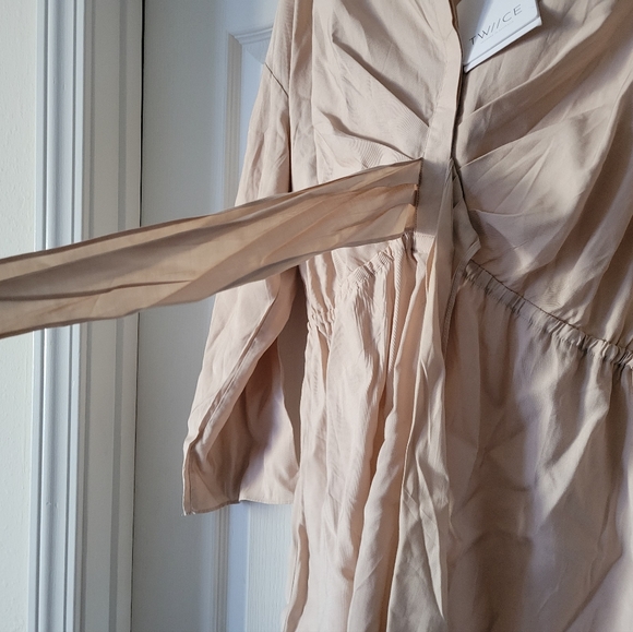 Twiice Zafara Nude Blouse Top NWT - Picture 4 of 9